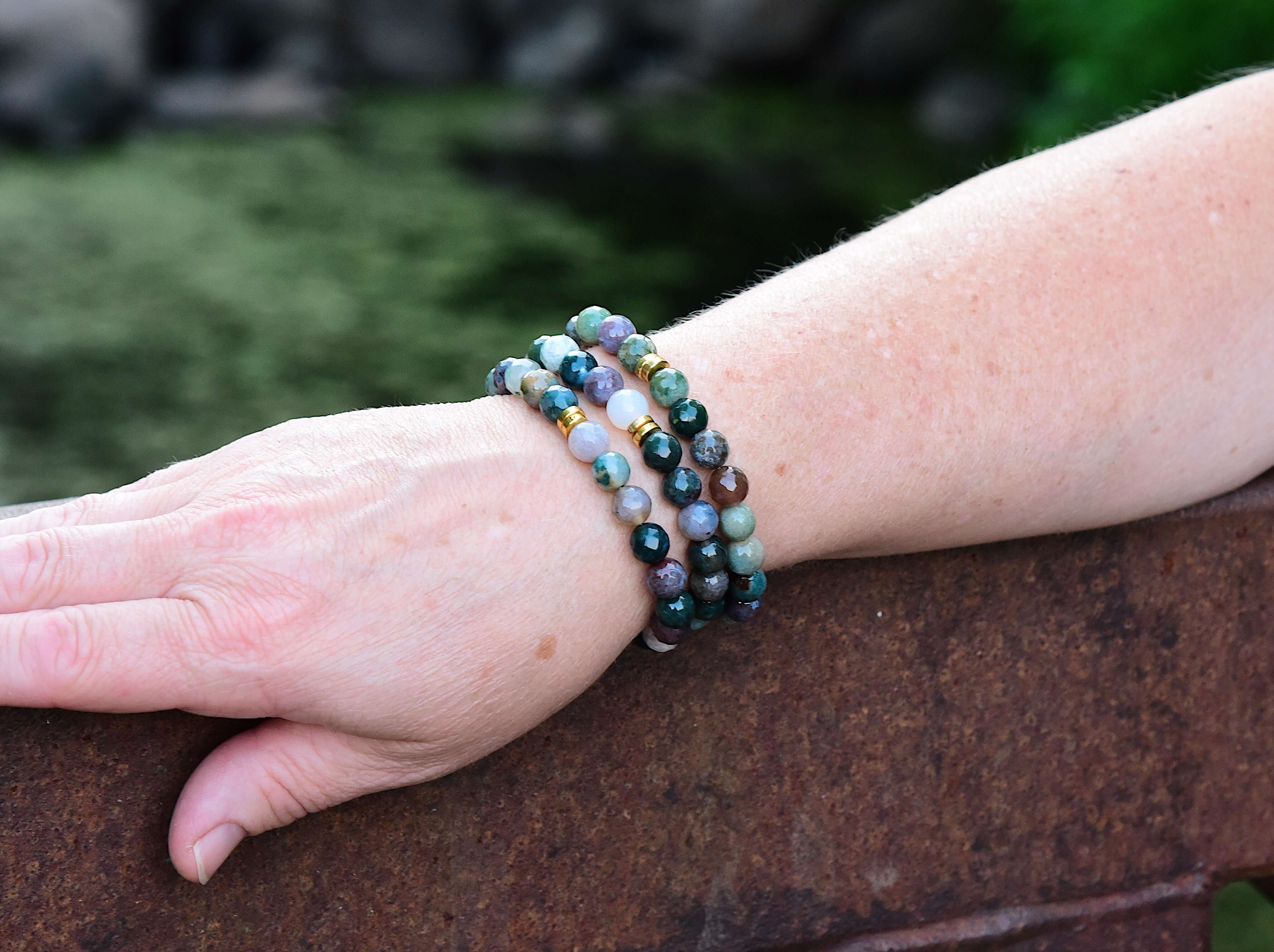 Agate Bracelet This bracelet is made from faceted Agate gemstones which bring comfort and hope to the wearer. A stone of strength, agate balances the yin and yang, the feminine and masculine energies within all of us. Due to the uniqueness of stone, your