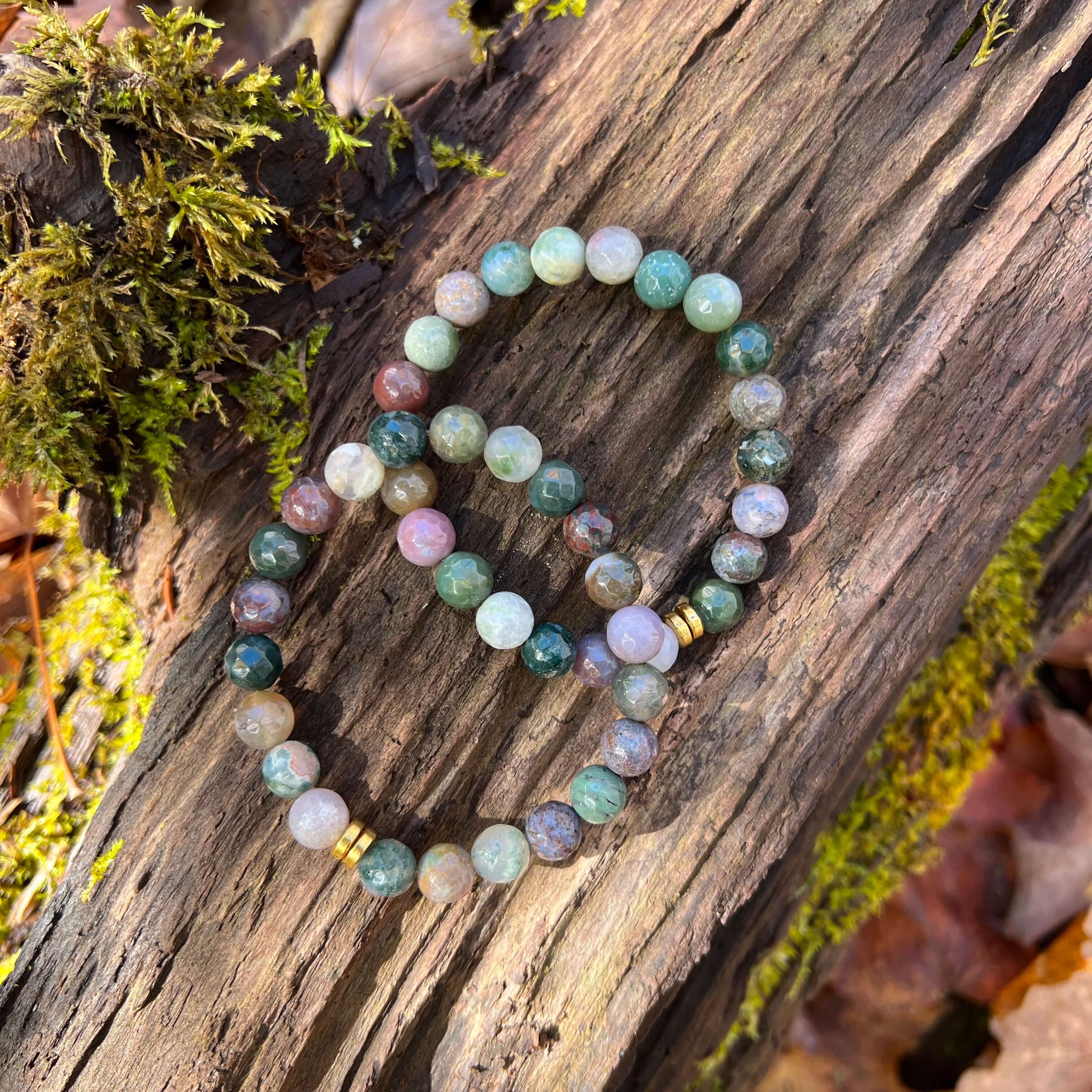 Agate Bracelet This bracelet is made from faceted Agate gemstones which bring comfort and hope to the wearer. A stone of strength, agate balances the yin and yang, the feminine and masculine energies within all of us. Due to the uniqueness of stone, your