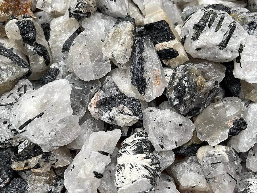 Tourmaline Quartz: Your Go-To Stone for Balance and Clarity