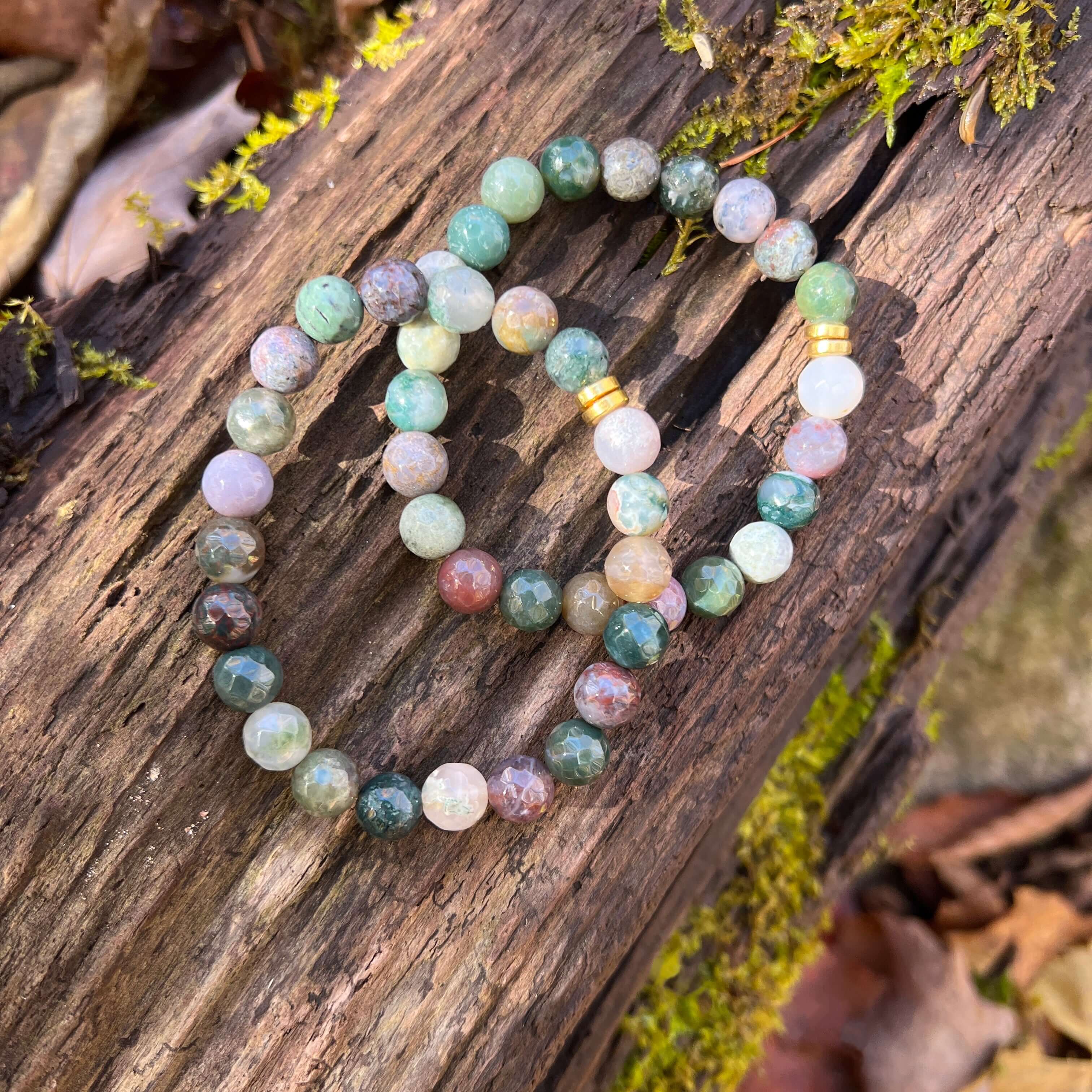 Agate Bracelet This bracelet is made from faceted Agate gemstones which bring comfort and hope to the wearer. A stone of strength, agate balances the yin and yang, the feminine and masculine energies within all of us. Due to the uniqueness of stone, your
