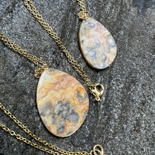 Load image into Gallery viewer, Crazy Lace Agate Slice Necklace
