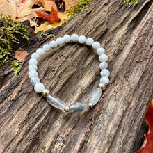 Load image into Gallery viewer, Cloud Quartz Howlite Bracelet
