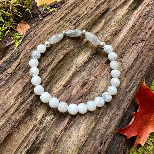 Cloud Quartz Howlite Bracelet This bracelet is made with Howlite and Cloud Quartz stones which brings calming, supportive energy to the wearer.