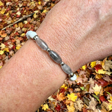 Load image into Gallery viewer, Cloud Quartz Howlite Bracelet
