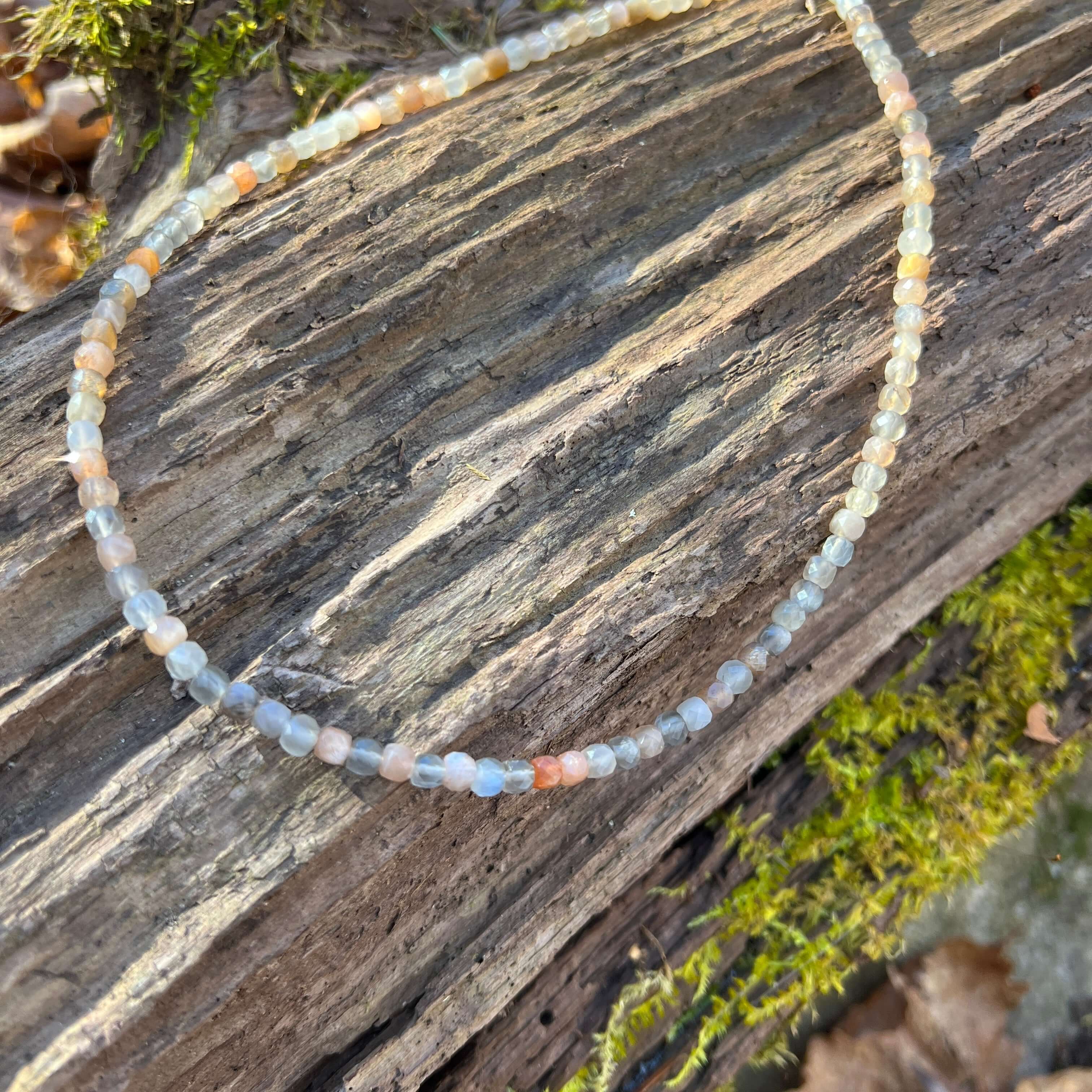 Moonstone Cube Necklace This necklace is made with high-quality Moonstone beads which bring inner growth to the wearer. A stone for “new beginnings”, Moonstone is a stone of inner growth and strength. It soothes emotional instability and stress, and stabi