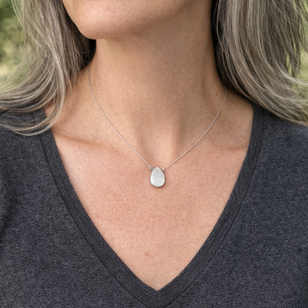 Mother of Pearl Teardrop Necklace – Natural Shell Minimalist Jewelry