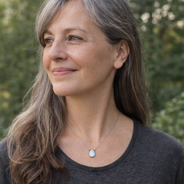 Mother of Pearl Teardrop Necklace – Natural Shell Minimalist Jewelry